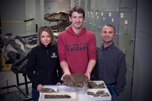 Darla Zelenitsky, Jared Voris and François Therrien stand with the Thanatotheristes fossils. (Royal Tyrrell Museum)
